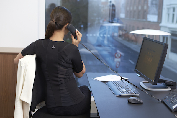 Kvinde kontor telefon arbejde computer
